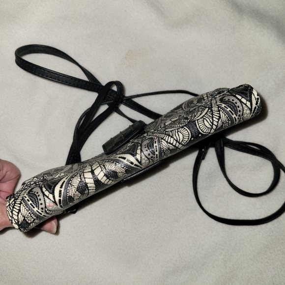 Sakroots Women’s Printed Black/Off White Adjustable Strap Crossbody Wallet/Purse - Picture 6 of 7